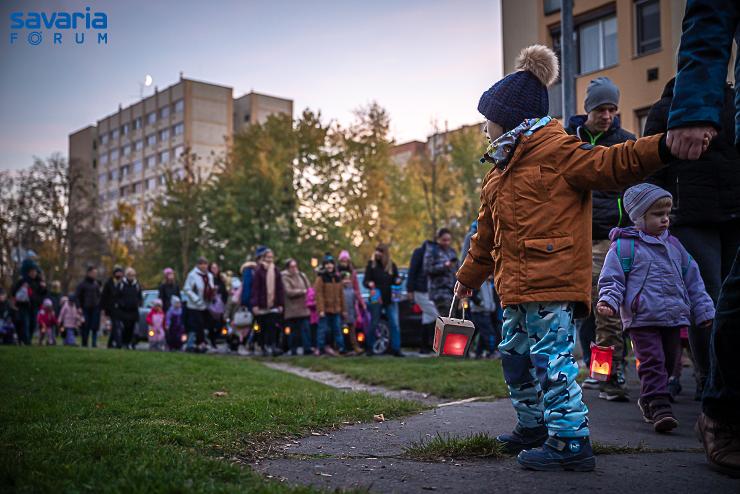 Ismt Szent Mrtonrt gtek a lampionok a szombathelyi Pipitr vodban