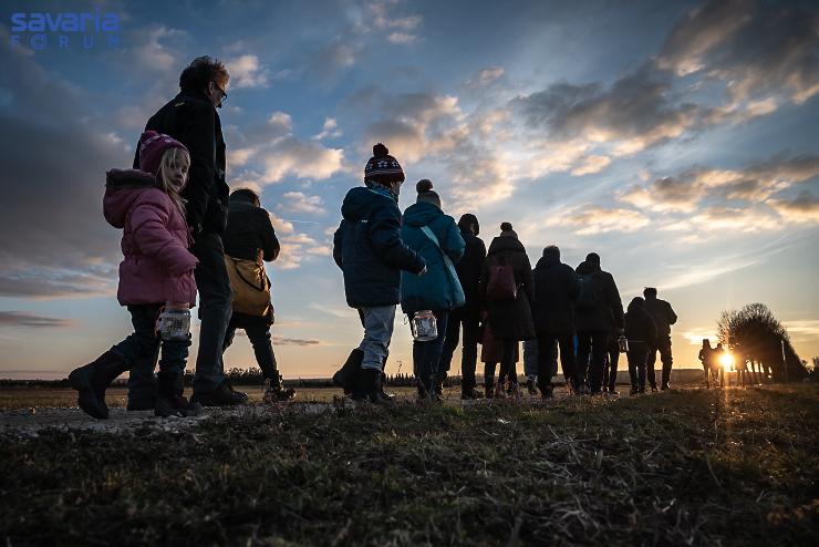 Gyertyafny mellett zarndokoltak a prok: elkezddtt a Hzassg hete 