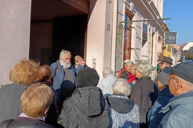 Vrostrtneti stn jrtak a Szent Anna hz laki