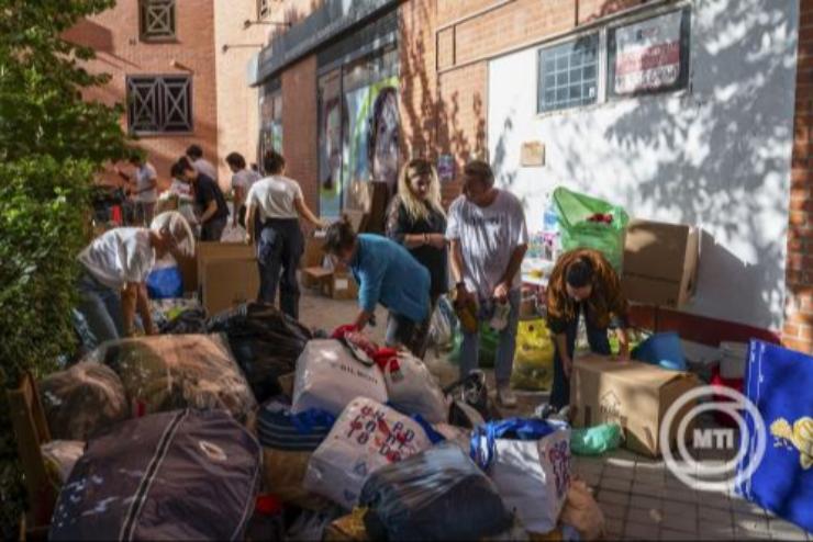 Tovbbi tzezer rendfenntartt veznyelnek Valenciba az radsok utni segtsghez