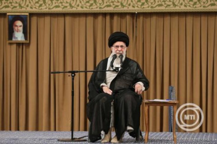 Ali Hamenei „lehengerl vlasszal” fenyegette meg Izraelt s az Egyeslt llamokat