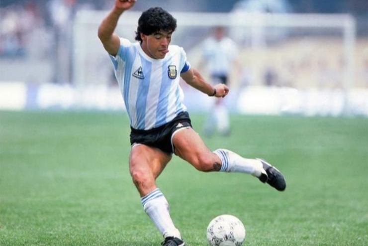 Diego Maradonra emlkeznk