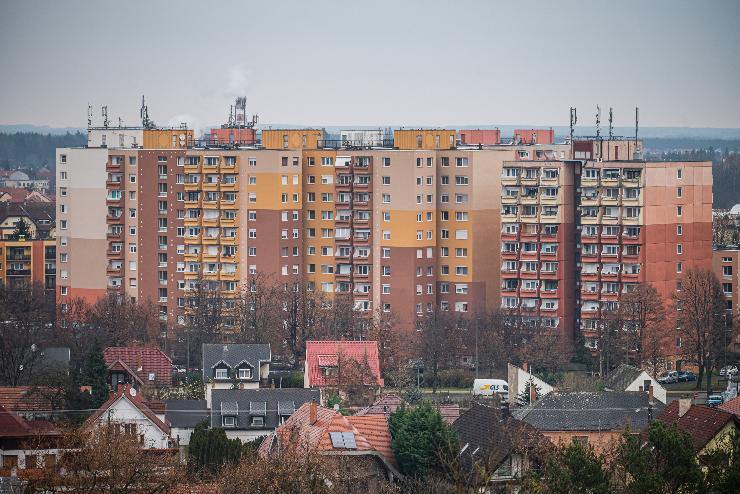 Szombathelyen mintegy hromezer laks ll resen - 330 csald van lakhatsi krzishelyzetben