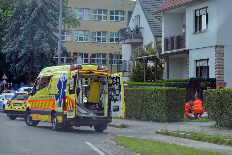 Szalagkorltnak hajtott a felljrn egy motoros, majd addig folytatta az tjt, amg brta 