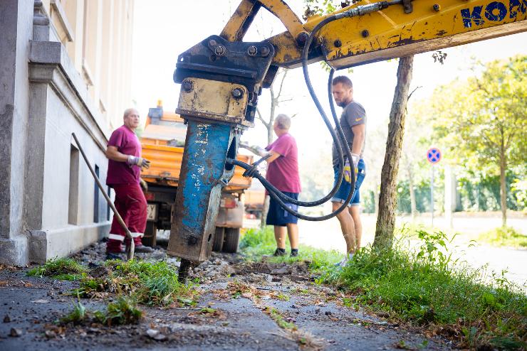 Alapot s burkolatot kap a Hadnagy utca pros oldala