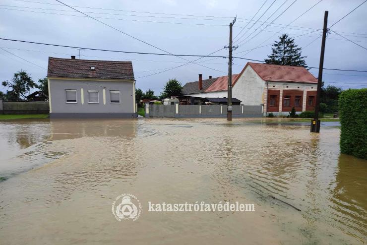 Villmrvz Szentpterfn, hzakat veszlyeztetett az esvz