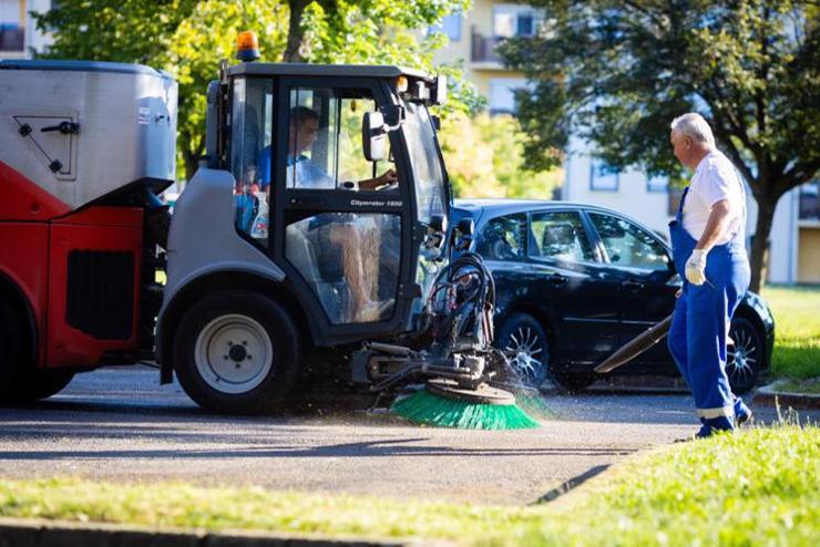 szi utcatakarts: megtisztult a Kodly Zoltn utca 3-13. mgtti parkol