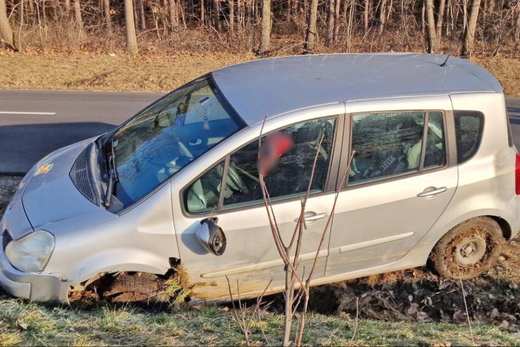 Ittassg miatt lltottk el az anyt – hosszan haladt rokban egy Renault Sorokpolny kzelben