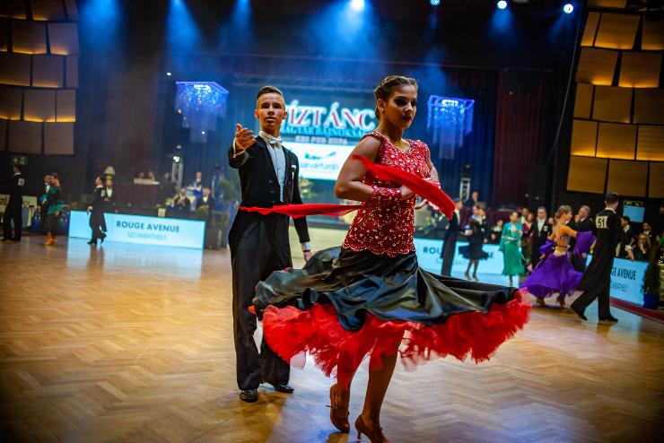 Programajnl: tncverseny, flashmob s koncertek