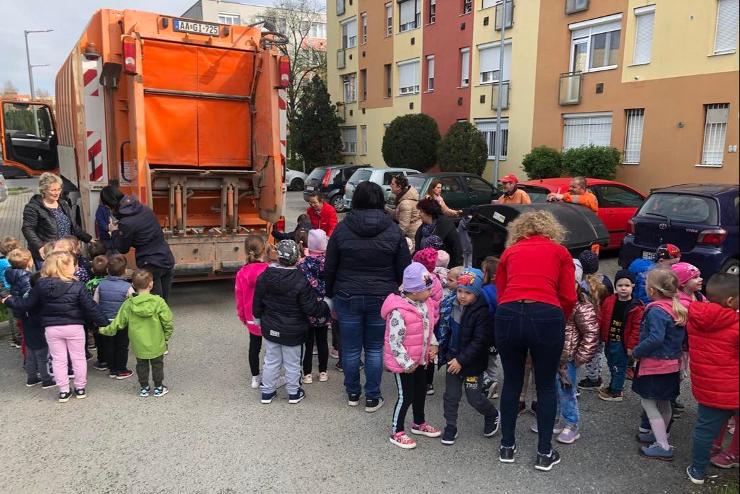 Munka kzben nzhettk meg az ovisok a kuksokat