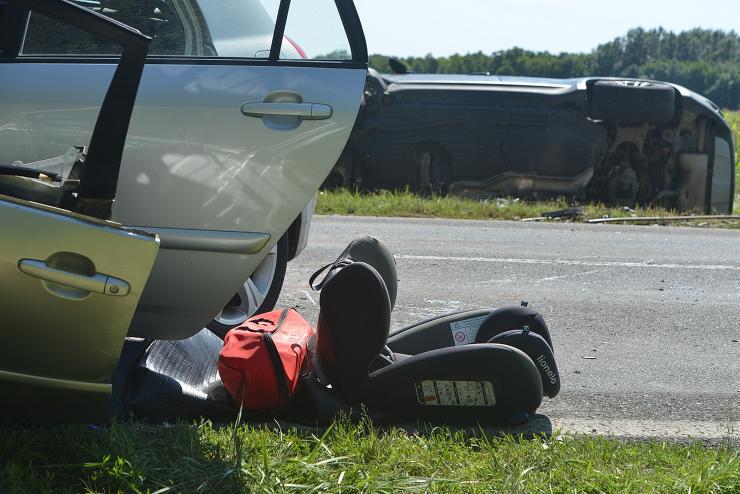 Elszr azt hittk, hogy mr nem l a sofr s utasa, Toyota hajtott BMW el Kldnl 