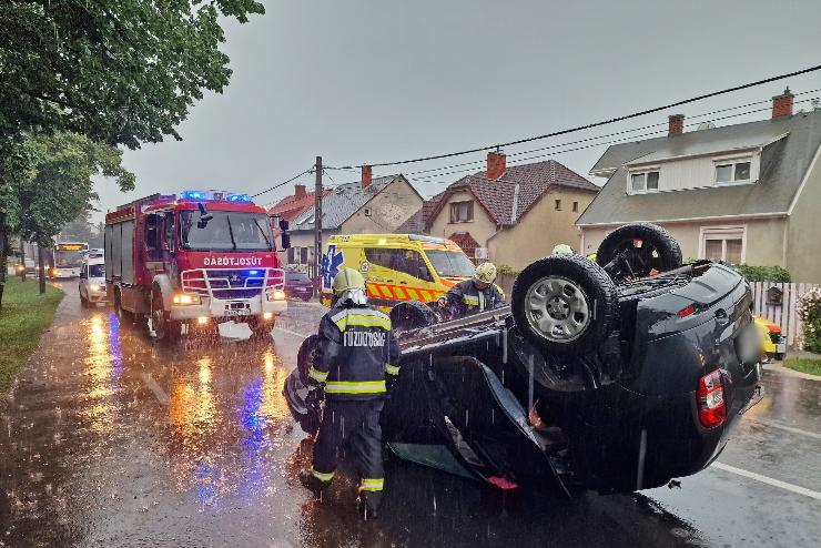 Felborult a parkol Toyotnak tkz Dacia Szombathelyen 