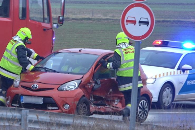 Toyota hajtott VW el Nicknl a STOP-tbla ellenre - slyosan megsrlt a vtlen sofr