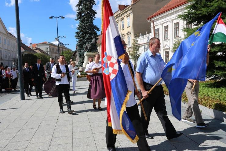 Nemzetisgi tncosok, nekesek, zenszek mutatkoztak be a horvt napon