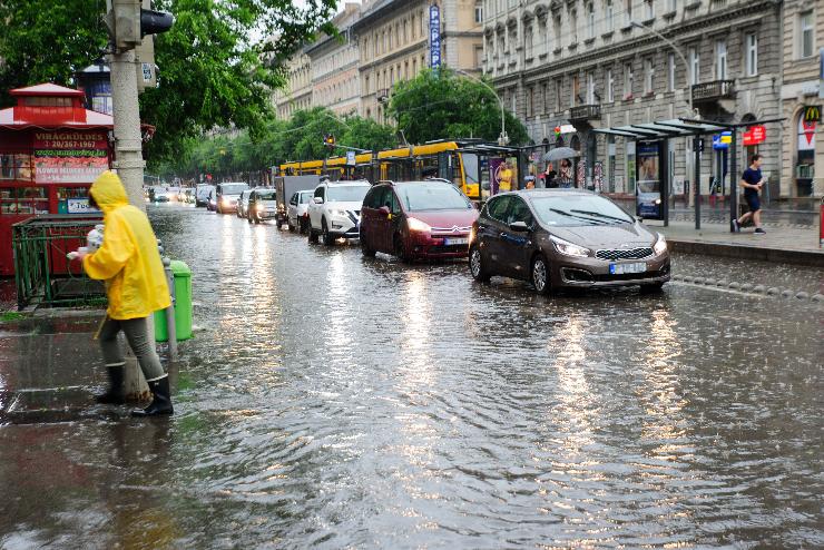 Orszgszerte sok helyen okozott fennakadsokat az eszs