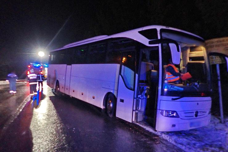 rokba csszott egy munksokat szllt busz Katafn