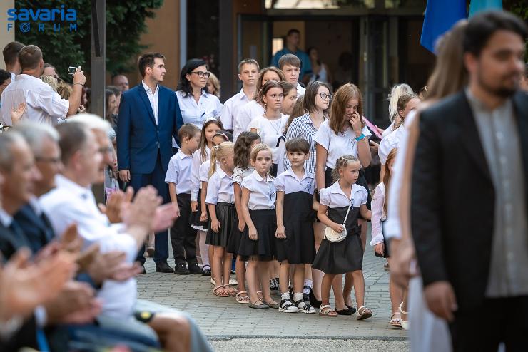 Kezddik az iskola: vasrnap tartottk a vrosi tanvnyitt a Paragvri iskolban