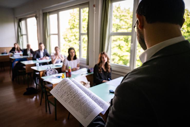 Gulys Gergely azt gri, egymillit fognak keresni a tanrok