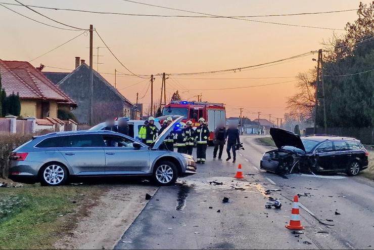 Hrom aut tkztt Rbapatyon - teljes tlezrs a 84-esen