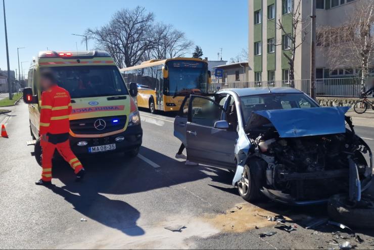 Egy Ford tolta ssze a sort Szombathelyen – ketten megsrltek