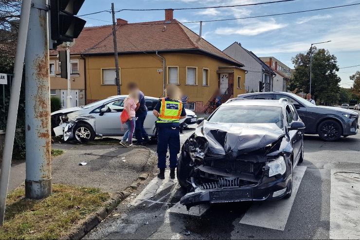 Jrdra sodrdott egy Fiat Szombathelyen, miutn egy Skoda hajtott bele