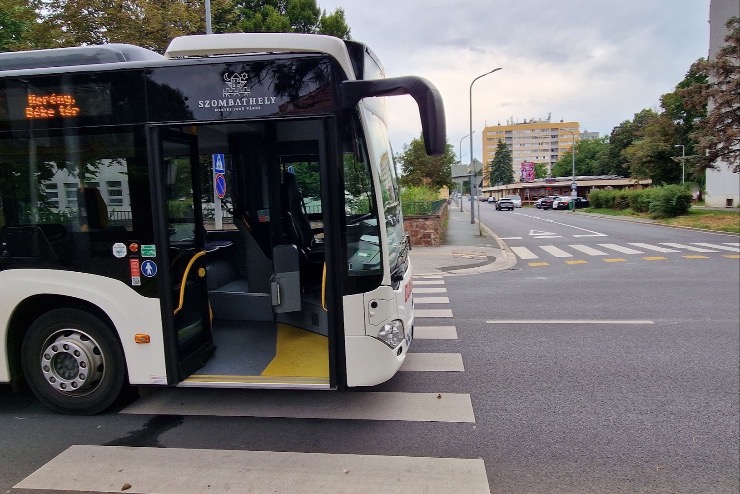 Rolleres gurult takarsbl busz el Szombathelyen 