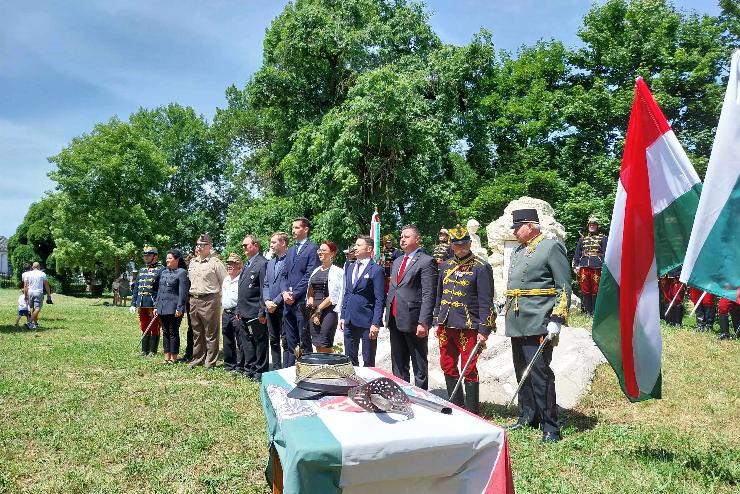 A mi feladatunk, hogy a huszrok emlkezetnek lngja soha ne halvnyuljon el