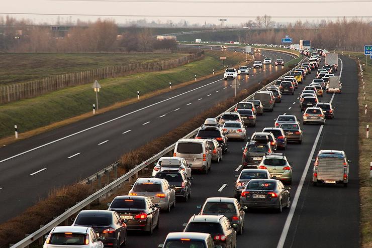 Hat aut rohant egymsba, lezrtk az M1-es autplyt Gyr kzelben