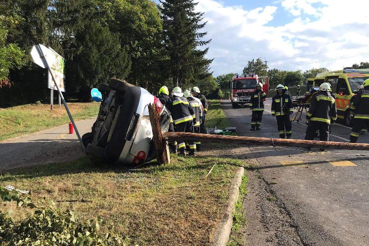 Oszlopott dnttt egy VW Zsirn, a szlvdn t szedtk ki a srlteket a tzoltk