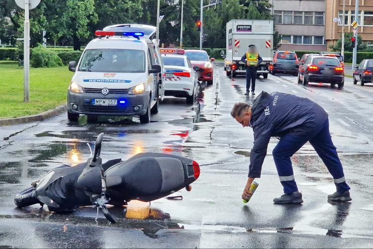 telszllt futr balesetezett az Ady trnl