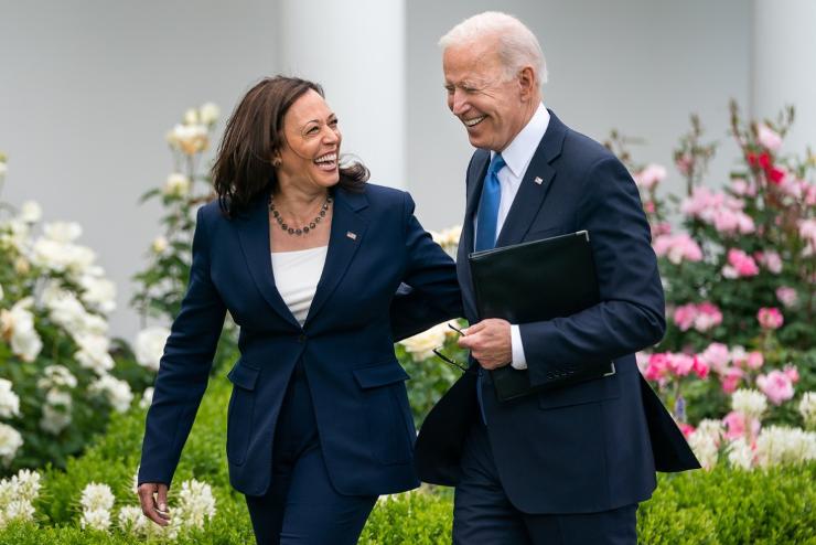 Joe Biden visszalpett az elnkjelltsgtl, s Kamala Harrist tmogatja j jelltknt