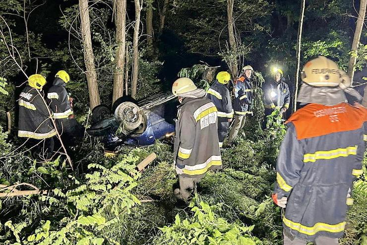 Fiatalok tragikus autbalesete Csehinl