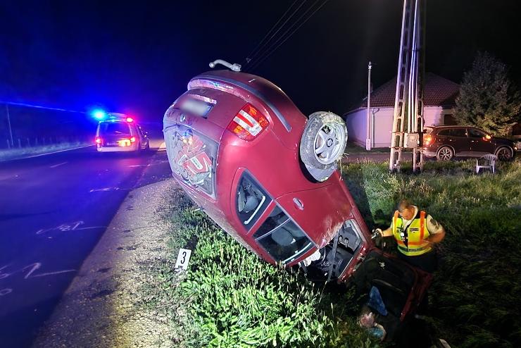 Fejtetn llt meg az rokban a Skoda, ittas volt a sofr