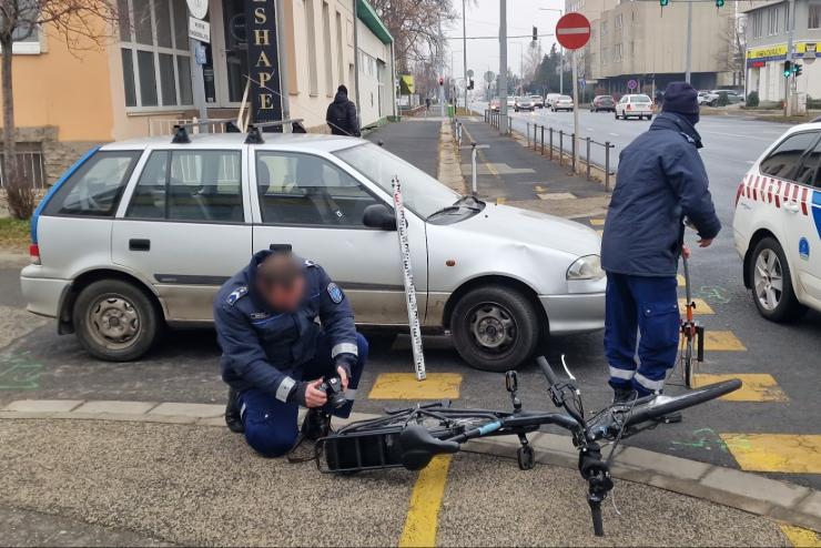 Menetirnnyal szemben teker biciklis tkztt Suzukival, a sofr felelssge is felmerlt