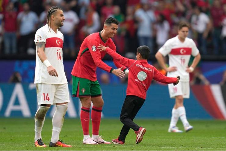 EURO2024: lesimztk a portuglok a trkket a bdletes hibk s a szelfik meccsn