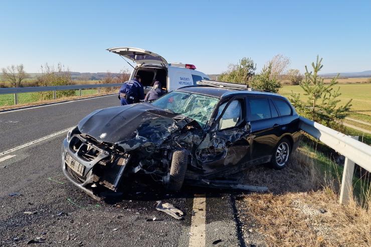 Slyos baleset Toronynl: hirtelen elzni kezdett egy BMW-s, de jtt szembl egy aut 