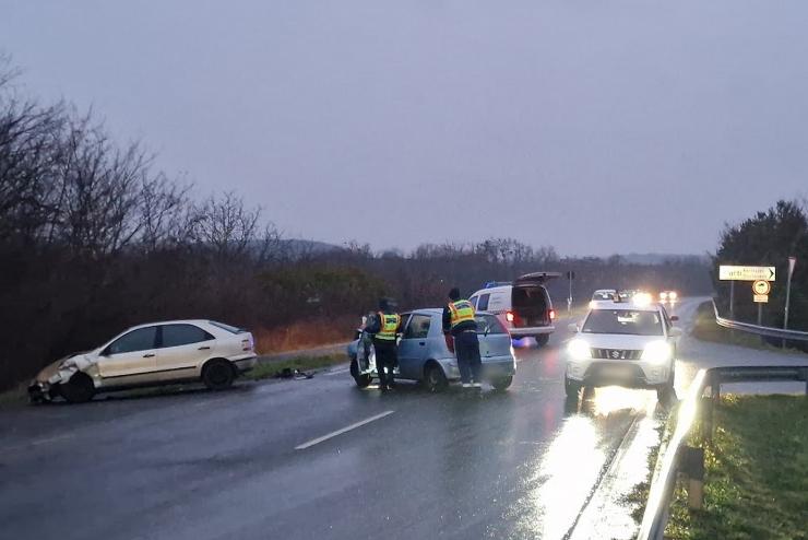 Kt Fiat karambolozott Szombathely hatrban, mindkt sofrt krhzba szlltottk