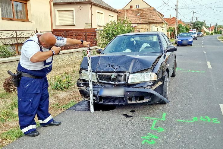 Elaludt a sofr a voln a mgtt Gyngysfaluban, kt parkol aut bnta