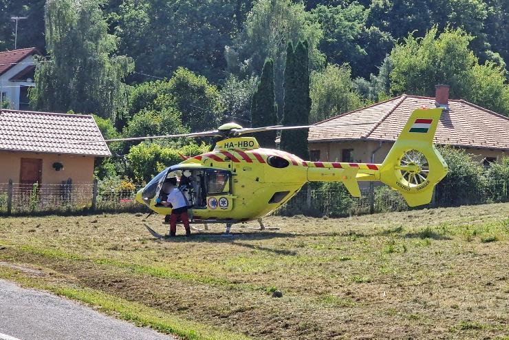 Ktba zuhant egy kislny Kszegen – Menthelikopter a helysznen